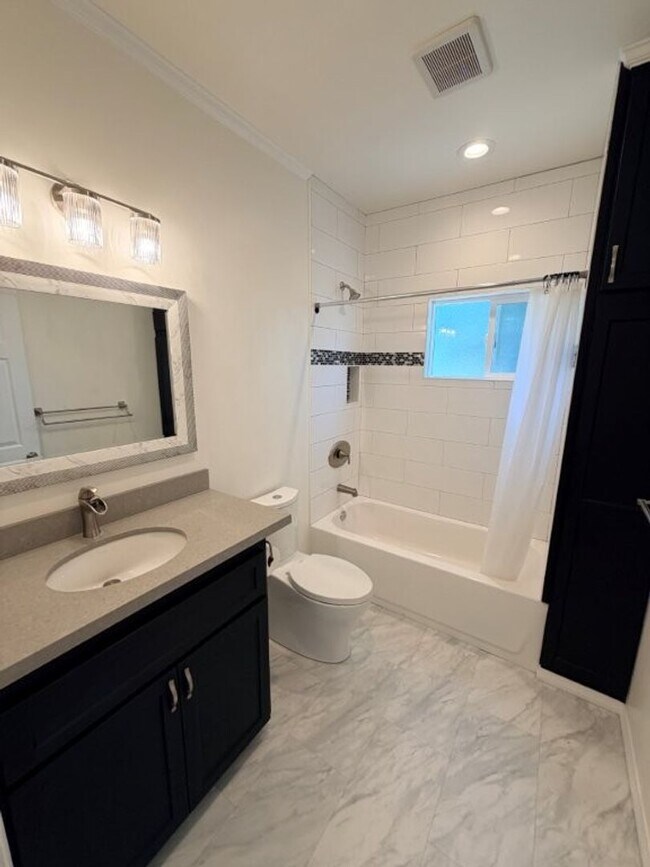 Building Photo - 4545 Vesper Ave