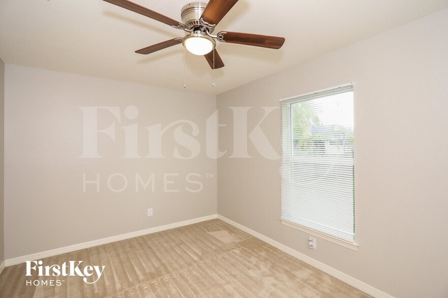 Building Photo - 2616 NW 1st Pl