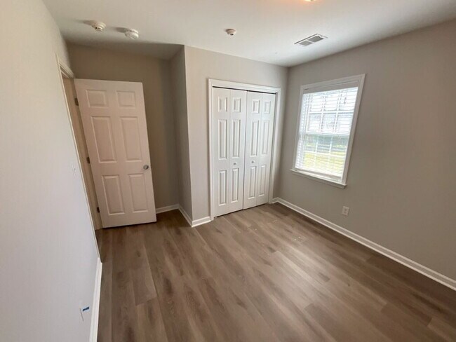 Building Photo - "Newly renovated 3-Bed, 2-Bath Home in Win...
