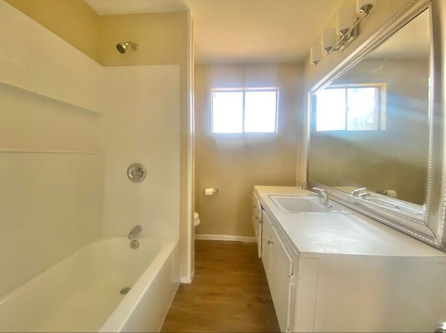 Building Photo - 3 bed 1 bath rental near YMCA now available.