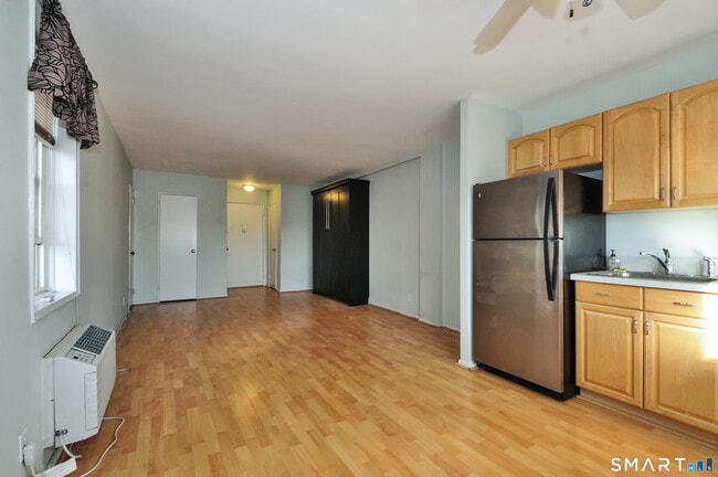Building Photo - 39 Glenbrook Rd