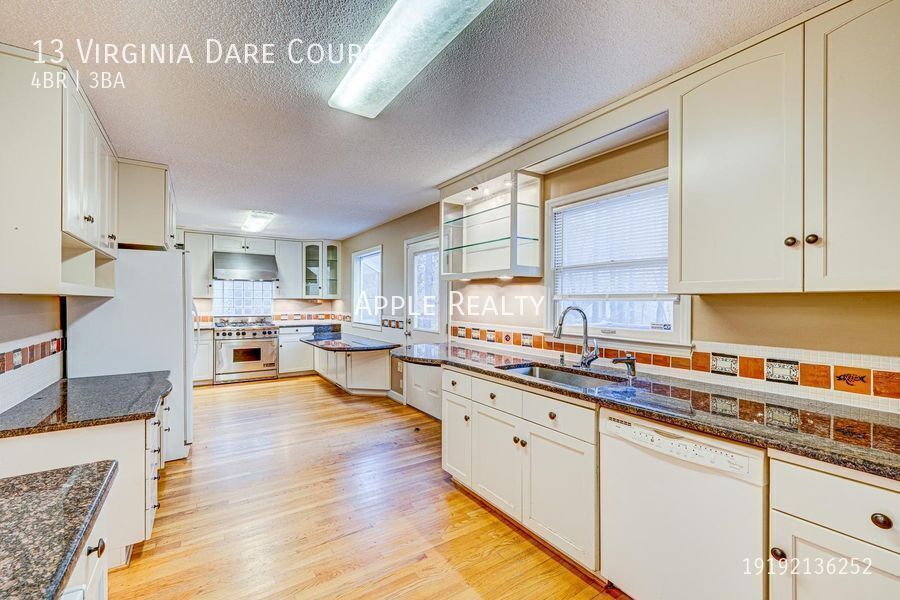 Building Photo - 13 Virginia Dare Ct