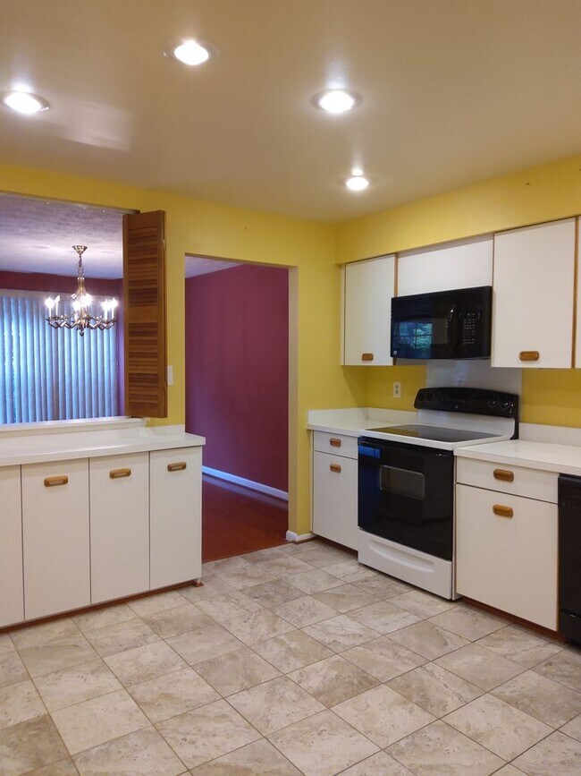 Building Photo - Two Bedroom/ Two Bath Condo at Falls Garde...