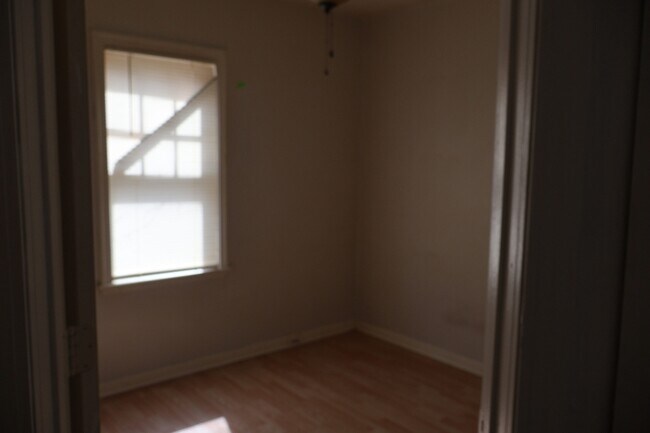 Building Photo - 2572-76 Van Buren Pl