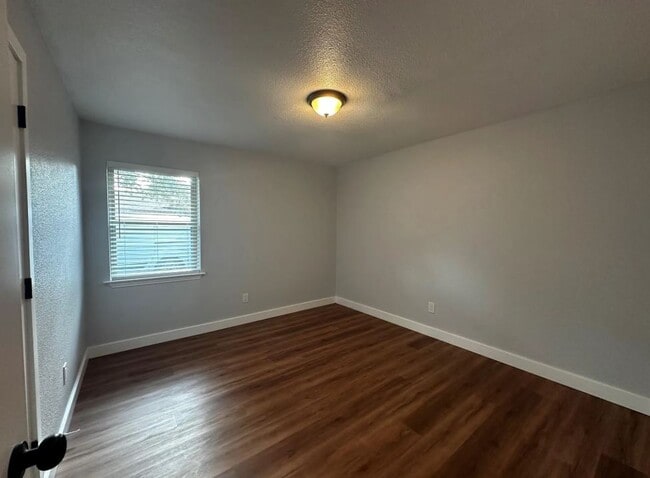 Building Photo - 111 Gregory Dr