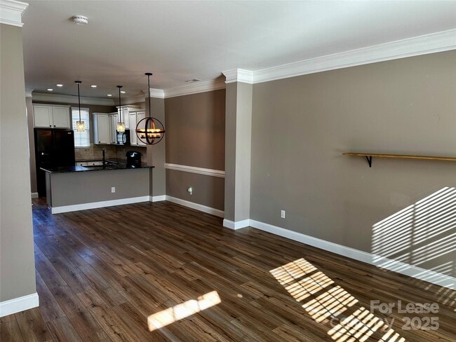 Building Photo - 15808 Sharon Dale Dr