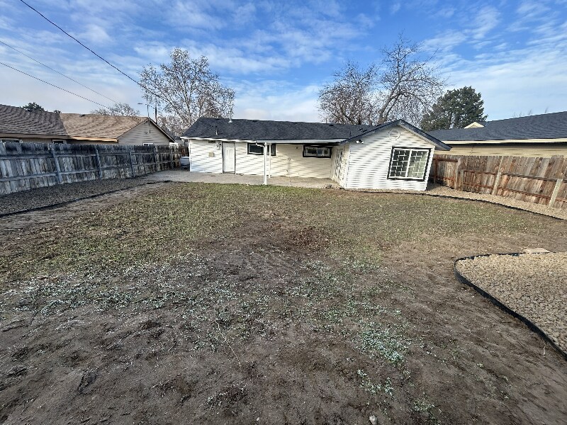 Building Photo - 2407 Duportail St