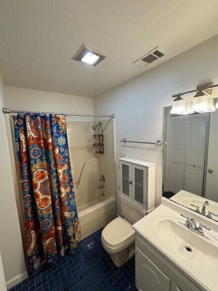 Building Photo - 6625 Golf Club Dr