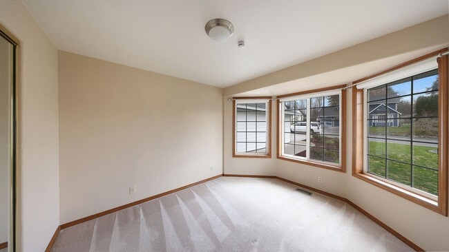 Building Photo - 3 Bed 2 Bath - Small-Medium Dog per Approval - Gas Furnace and A/C - NAS Whidbey