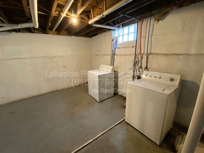 Building Photo - 750 Watkins St SE