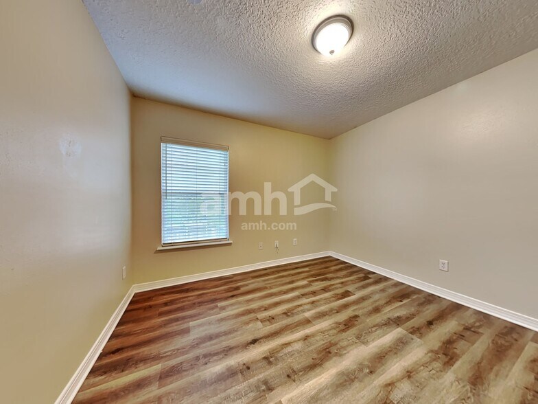 Building Photo - 9684 Hazel Lake Dr