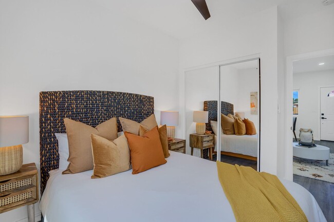 Building Photo - Beautiful Renovated 2 Bed/1 Bath with Yard