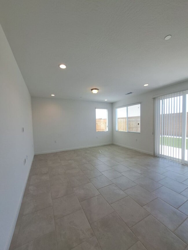 Building Photo - Gorgeous Two-Story Home Near Copper & Willow!