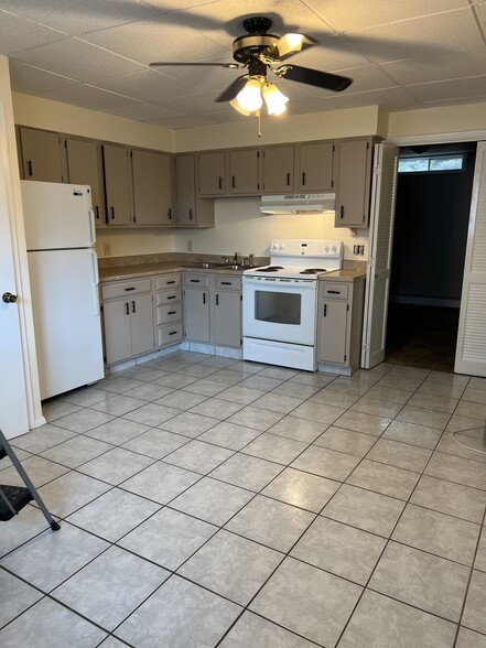 Building Photo - 253 Main St