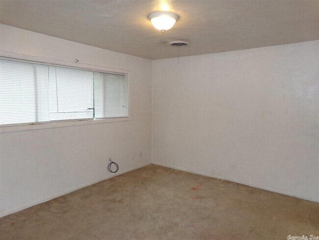 Building Photo - 39 Hatfield Dr