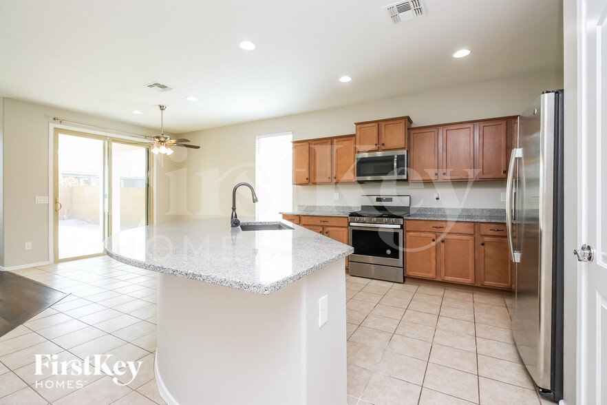 Building Photo - 925 W Danish Red Trail