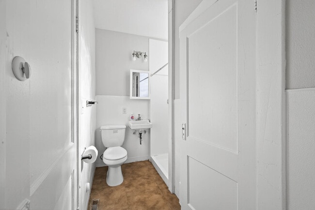 Building Photo - 959 Earl St