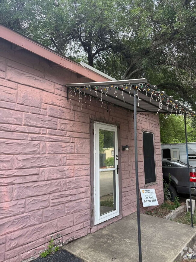 Building Photo - Super Affordable One Bedroom Close to i10 ...