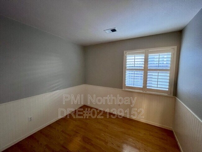 Building Photo - 1465 Wedgewood Ct