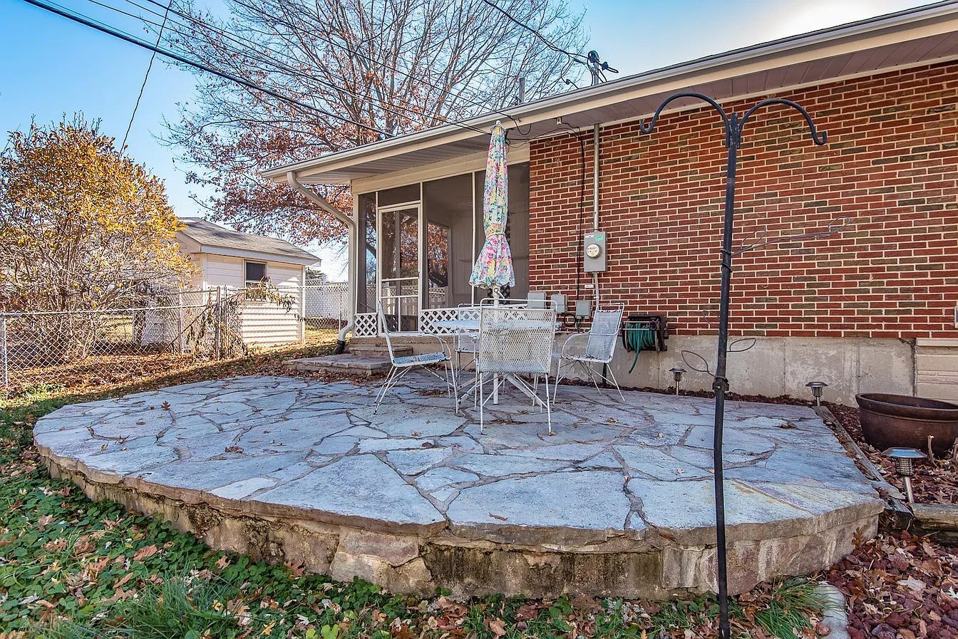 Building Photo - 317 S Pam Ave