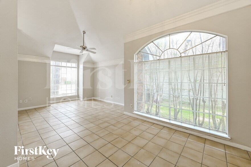 Building Photo - 15966 Oak Mountain Dr
