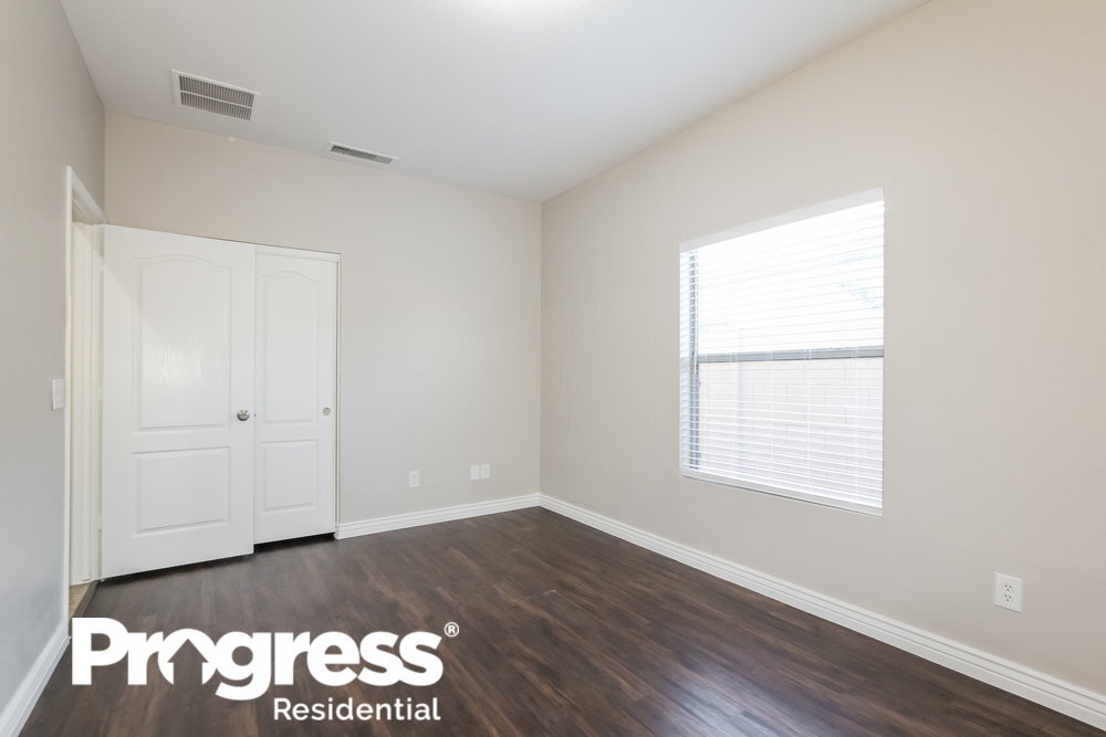 Building Photo - 13758 W Port Royale Ln