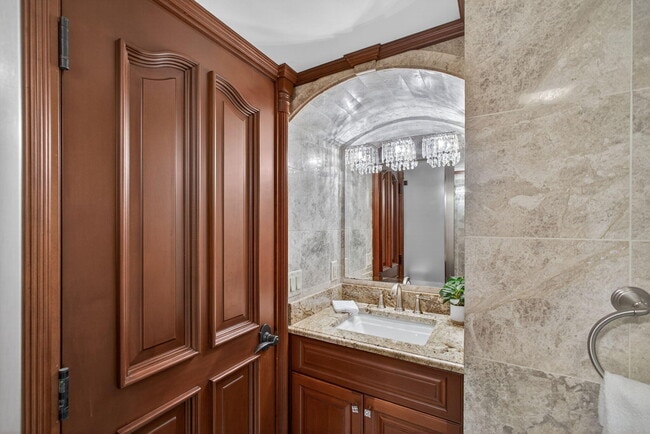 Building Photo - 3400 N Ocean Dr