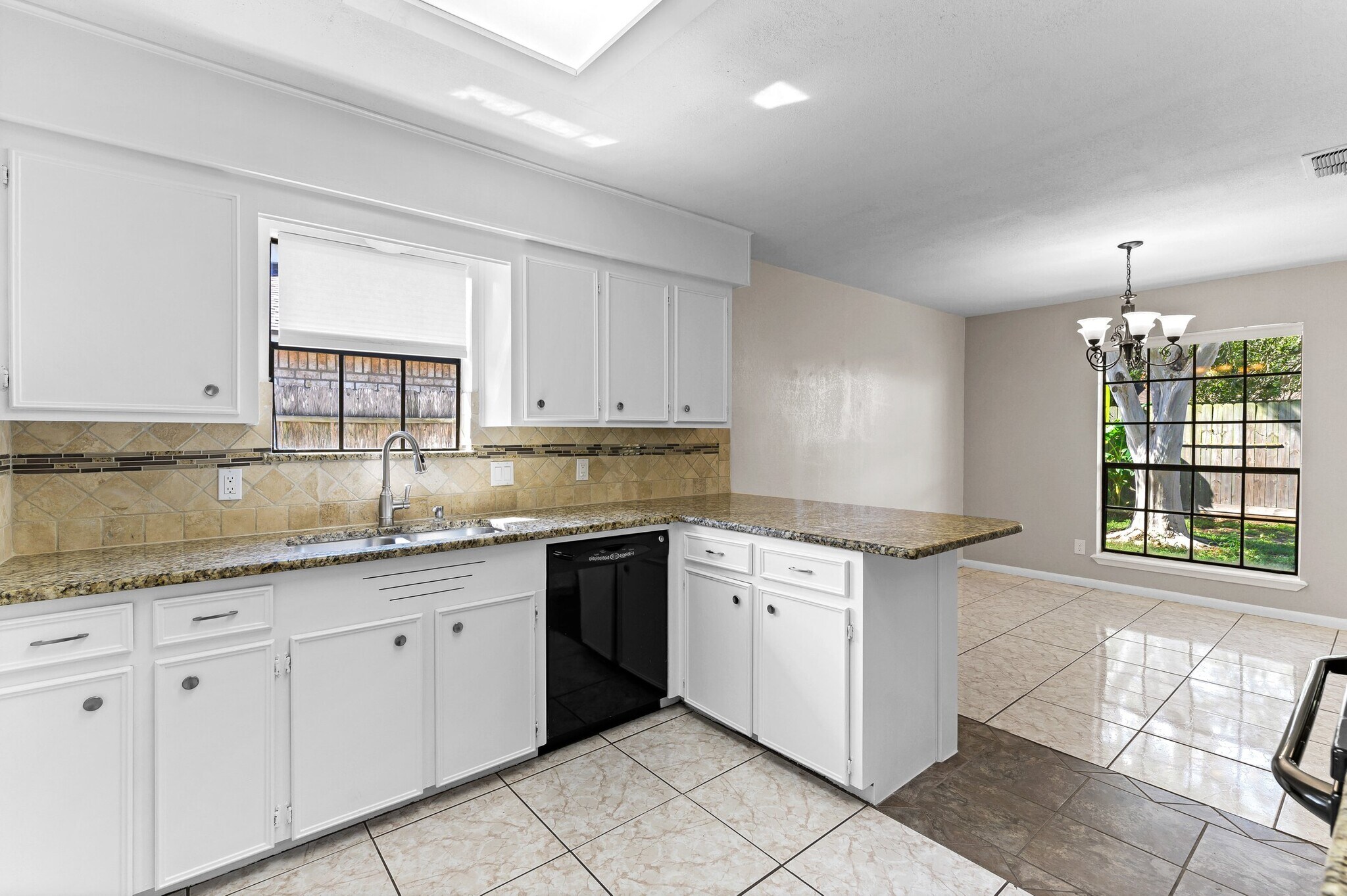 Building Photo - 7018 Taos Dr