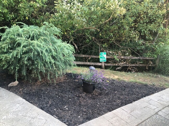 Building Photo - Move in Special for 4 Bedroom Easthill 2 s...