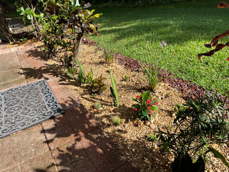 Back garden - 7942 Lexington Club Blvd
