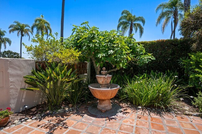 Building Photo - Kensington Exceptional Location 4Bed 3.5 Bath Private Gated Spanish Estate like property