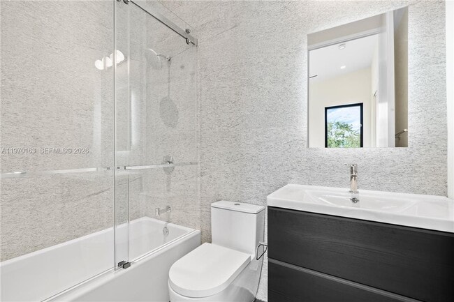 Building Photo - 536 W 51st St