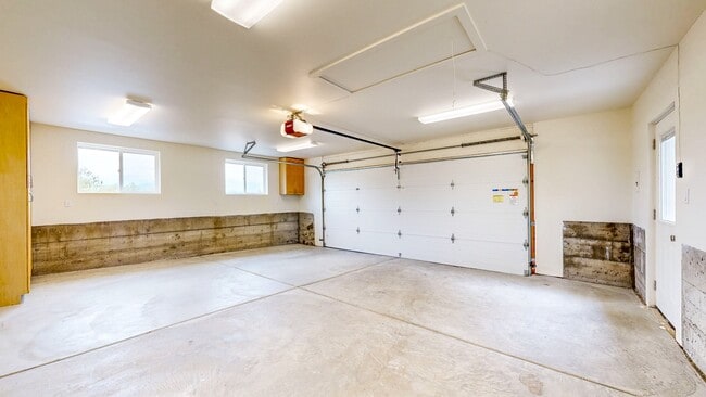 Building Photo - 9901 Old Camp Ln