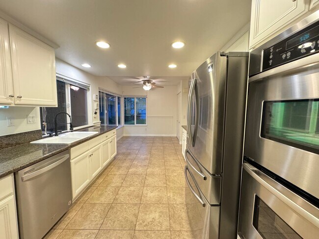 Building Photo - Stunning 5Bd/3.5Ba Home in Laguna Hills with a Pool and Elevator!