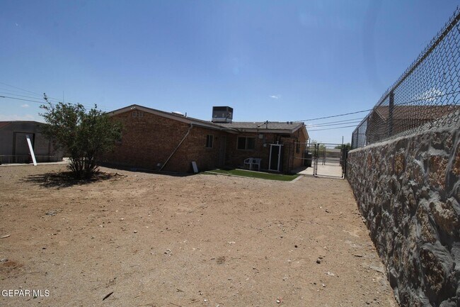 Building Photo - 2529 Jackson Ave