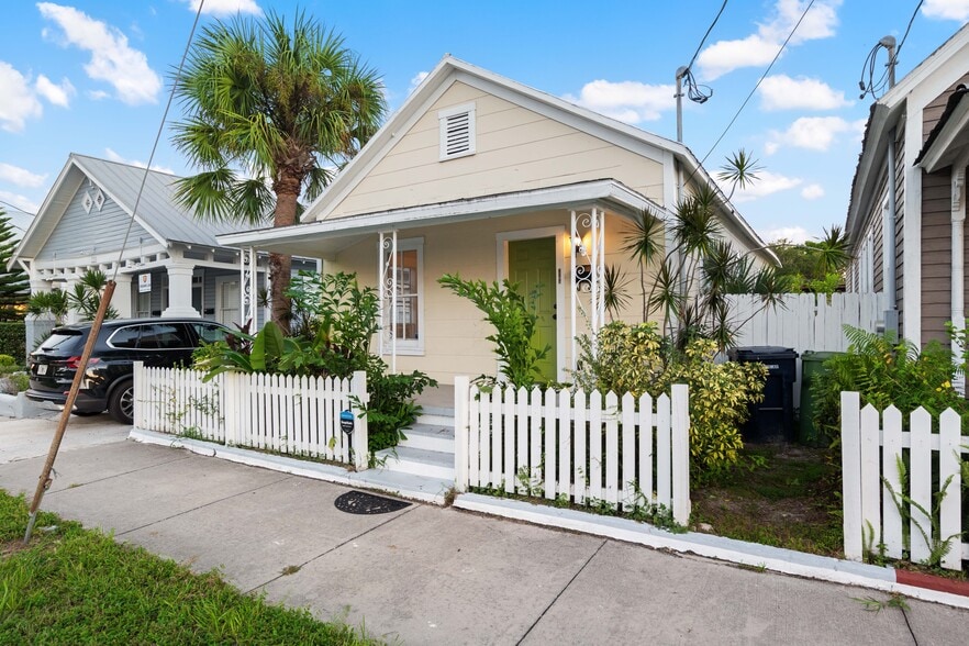 Building Photo - 2205 E 5th Ave