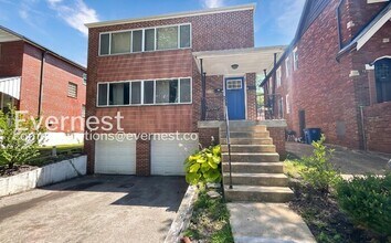 Building Photo - 3 Bed / 1 Bath / Vouchers Accepted / Available Now!