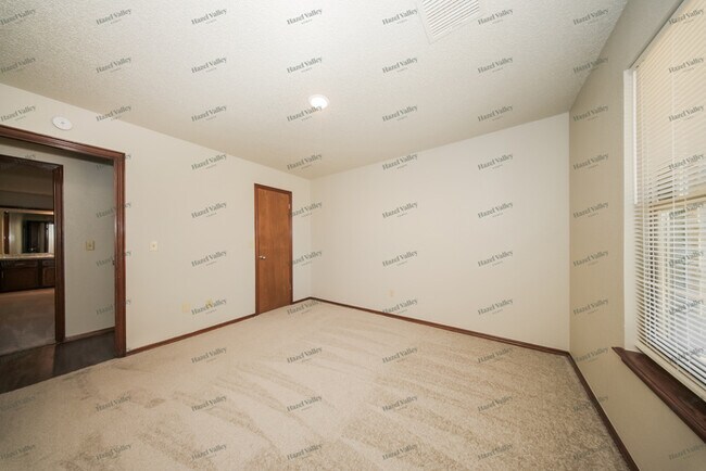Building Photo - 13312 Eastvalley Rd