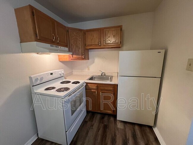 Building Photo - 3704 Greenwood Blvd