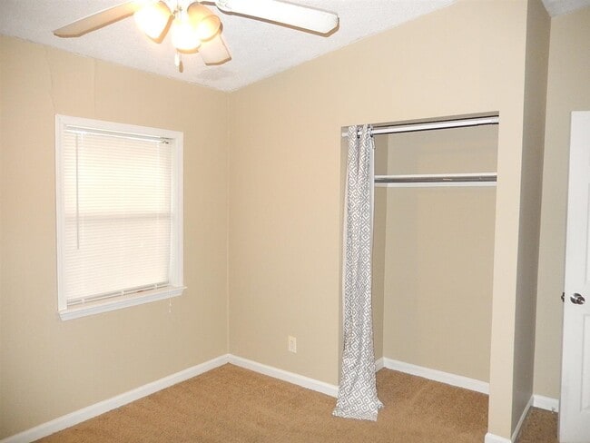 Building Photo - 1682 Mayhew St