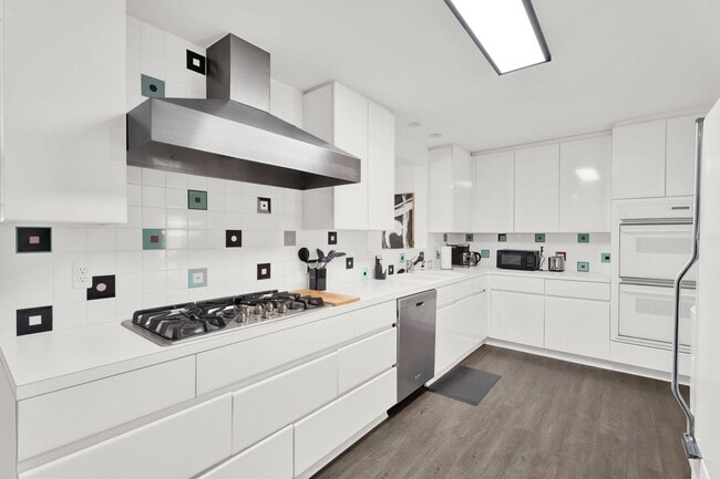 Building Photo - 3BD ROOM RANCH - PRIVATE LOT - FURNISHED - BLOOMFIELD HILLS