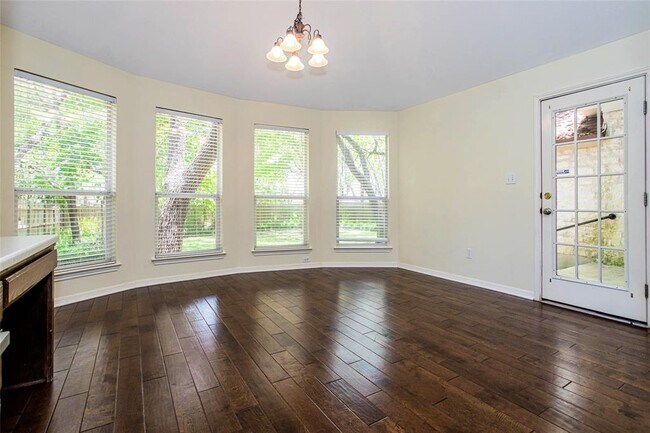 Building Photo - 3605 Bayton Dr