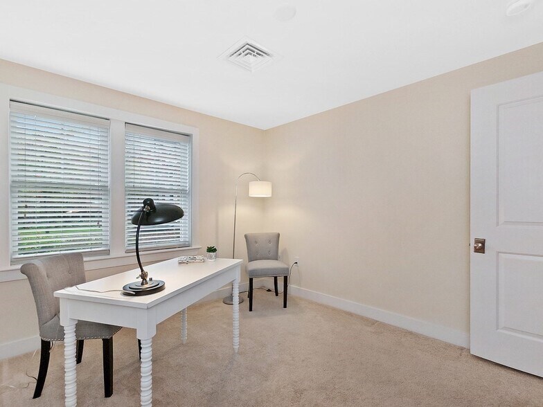 Building Photo - 321 Hammond Pond Pky