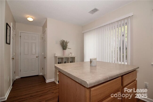 Building Photo - 137 Lynch Cir