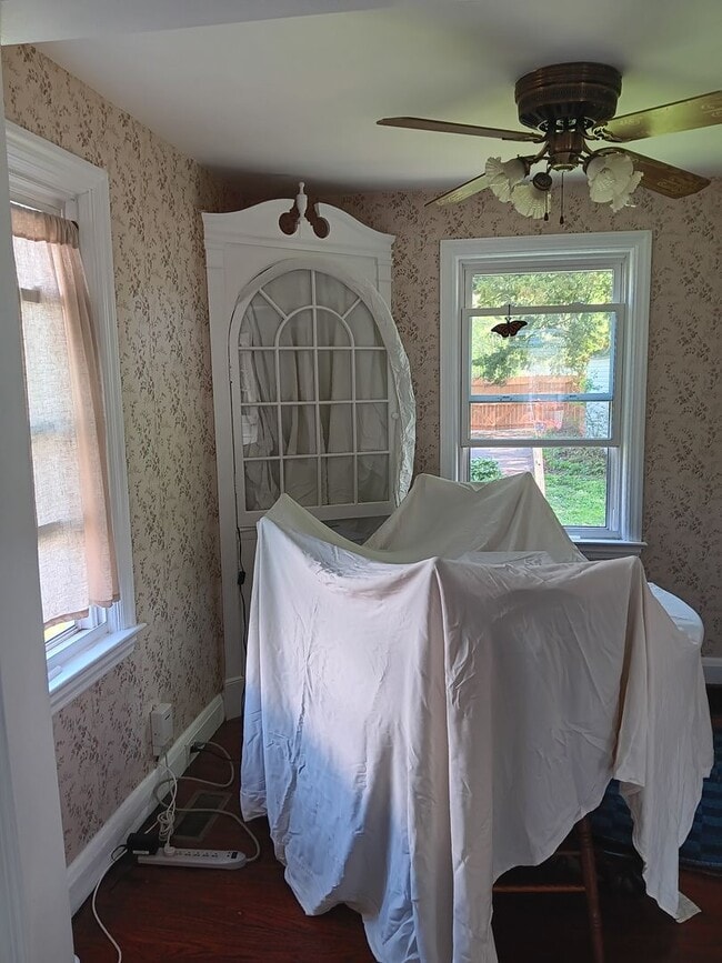 Building Photo - 2 Bedroom, 1 Bath Single Family Home on Cu...
