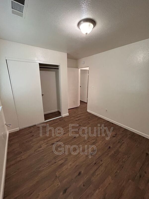 Building Photo - 1433 E Douglas Ave