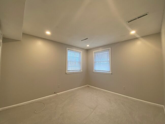 Building Photo - 128 Cheryl Ln