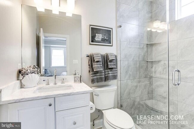 Building Photo - 547 Park Rd NW