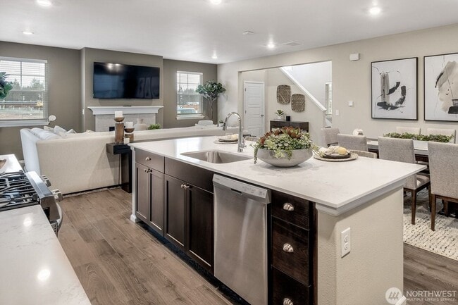 Building Photo - Beautiful 5-bedroom, 3-bath home offering 2,648 sq ft of comfortable living space on an east-faci...