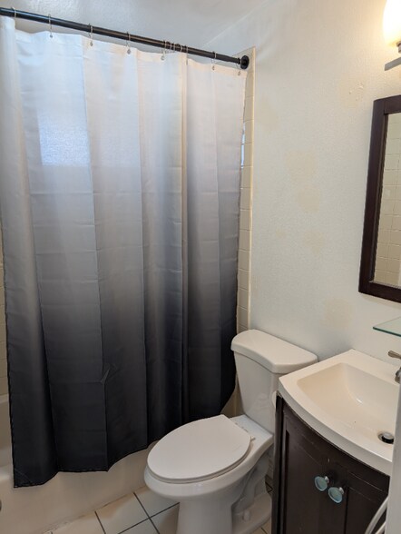 Building Photo - 730 Holly Ave